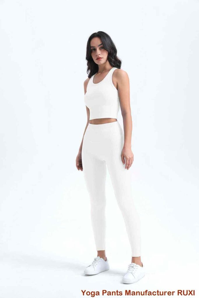 чорныя расклёшаныя штаны для ёгі